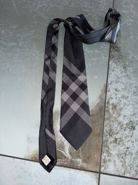Burberry Silk Grey Checkered Tie